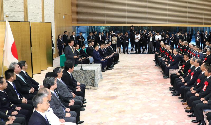 Prime Minister Abe is scheduled to 30 years disaster the Prime Minister for Distinguished Services Awards ceremony attended