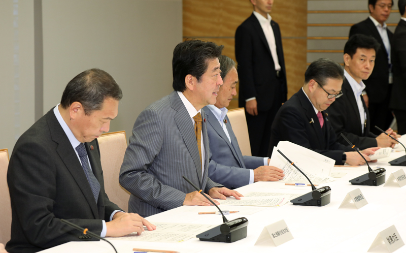 Prime Minister Abe held a related ministerial meeting on emergency inspection of important infrastructure