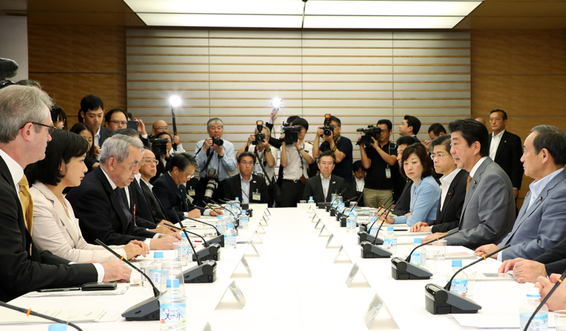 Prime Minister Abe is the 23rd tourism strategy execution promotion attended the meeting