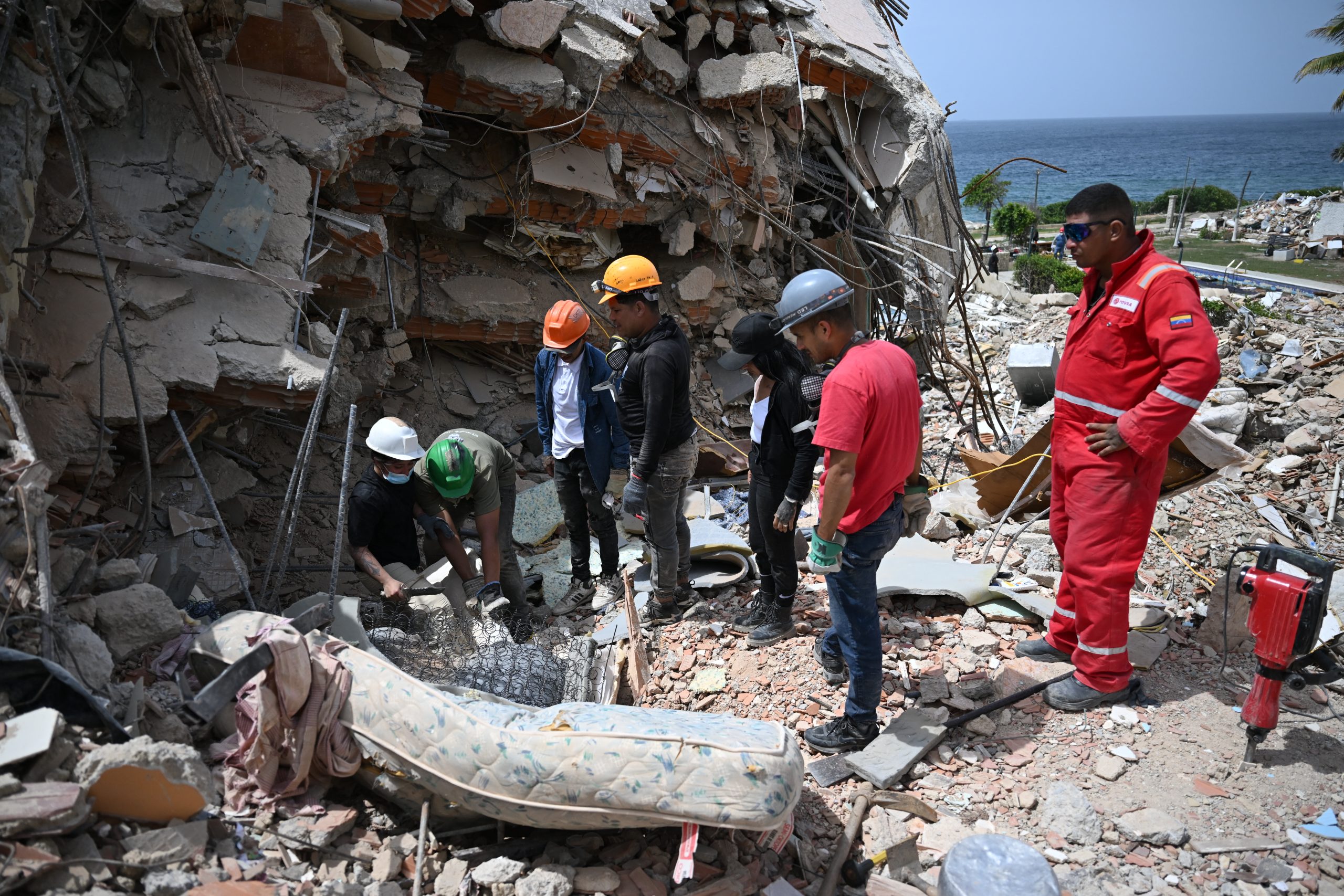 US provides $300 million in earthquake recovery money to Venezuela while sitting on $8 billion in stolen oil wealth